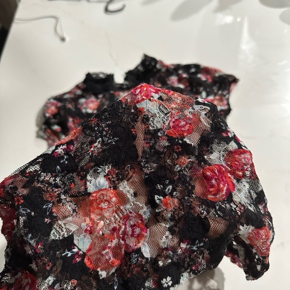 EUC Almost Famous lace top size S - Picture 3 of 6